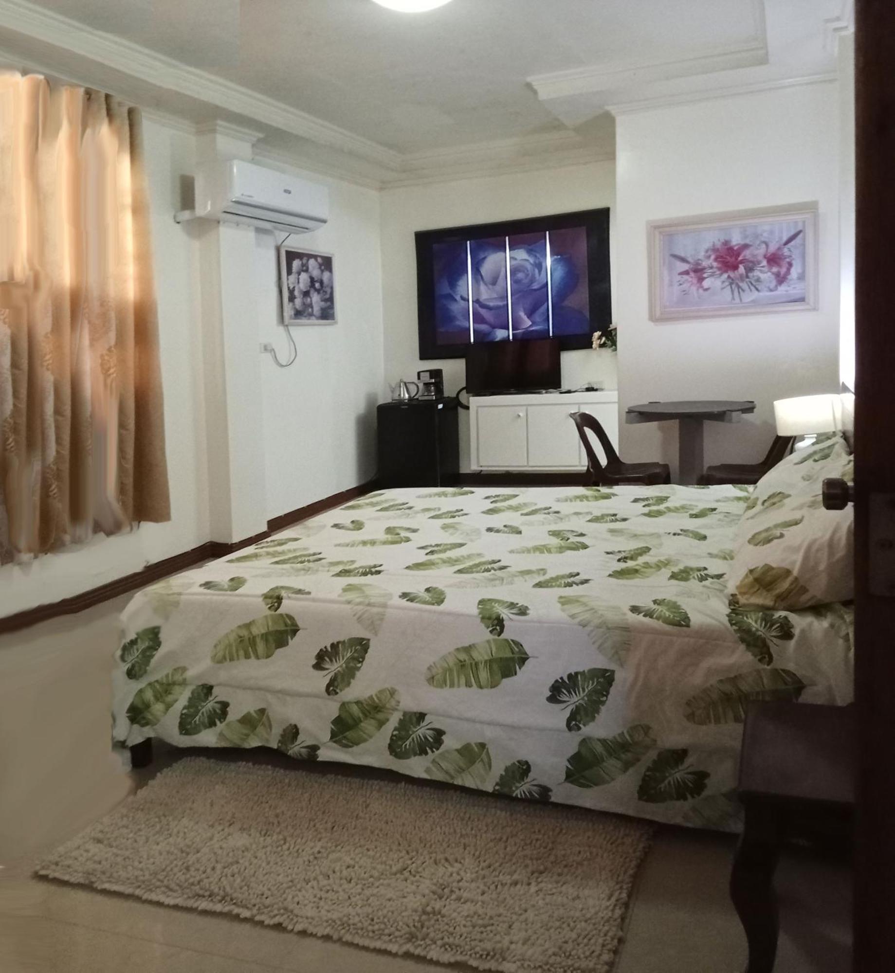 Leizel'S Bed & Breakfast Palompon Exterior photo